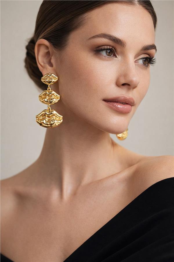 Young Gold Rengi Üçlü Dudak Figürlü Küpe